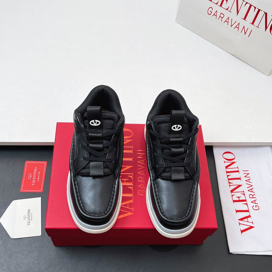 VALENTINO 25S RUNBOOT SNEAKERS IN BLACK LAMBSKIN - 35