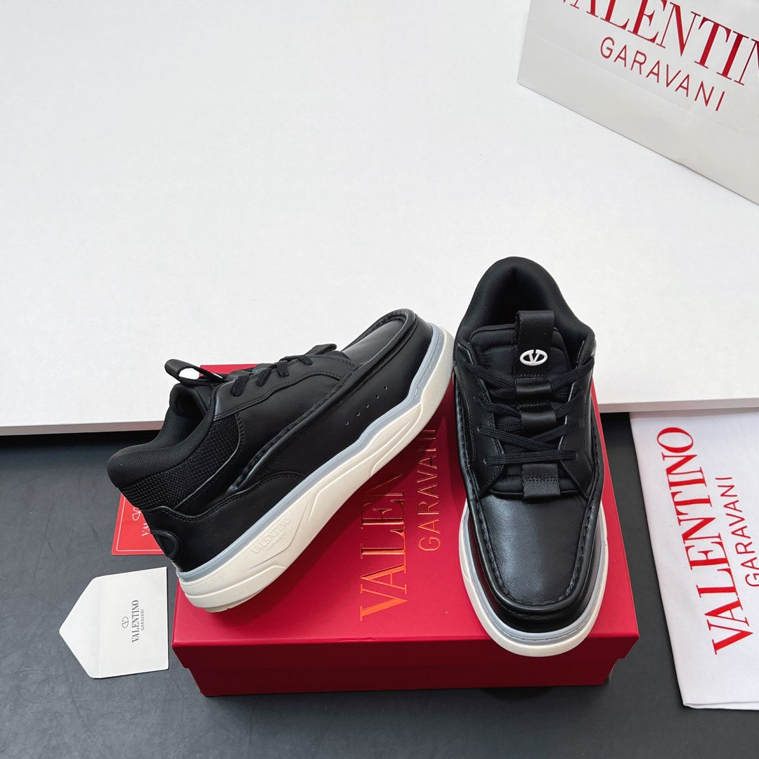 VALENTINO 25S RUNBOOT SNEAKERS IN BLACK LAMBSKIN - 35