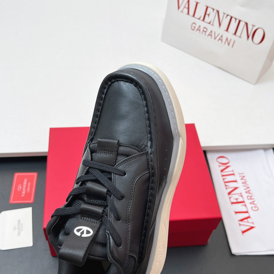 VALENTINO 25S RUNBOOT SNEAKERS IN BLACK LAMBSKIN - 35