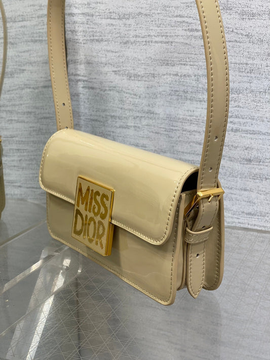 СУМКА FLAP BAG 18 ІЗ ТЕЛЯЧОЇ ШКІРИ КОЛЬОРУ WHEAT TAN