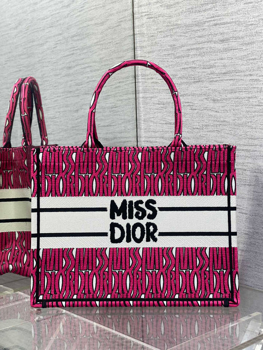 СУМКА MISS TOTE 36 З ПОЛОТНА КОЛЬОРУ МАДЖЕНТА-ФІОЛЕТ