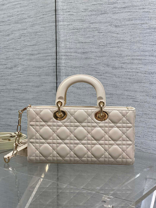 DIOR 25S СЕРЕДНЯ СУМКА LADY D-JOY 26 З БЕЖЕВОЇ ШКІРИ ЯГНЯТИ З ЗОЛОТОЮ ФУРНІТУРОЮ