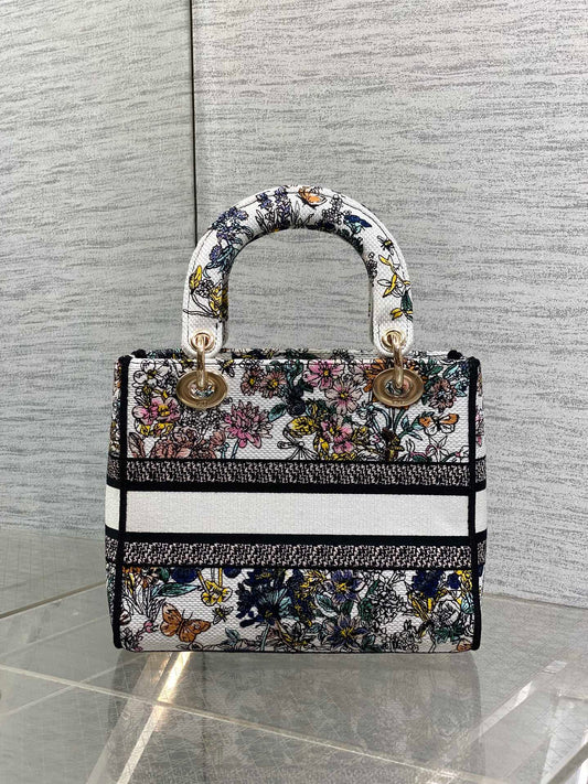 DIOR 25S МАЛЕНЬКА СУМКА LADY D-LITE 24 З РІЗНОБАРВНОЮ ВИШИВКОЮ КВІТКОВОГО КАЛЕНДАРЯ DIOR ПО ВСІЙ ПОВЕРХНІ