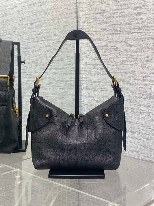 DIOR 25S МАЛЕНЬКА СУМКА VOYAGE 23 З ЧОРНОЇ ПЛОСКОЇ ЗЕРНИСТОЇ ТЕЛЯЧОЇ ШКІРИ MACROCANNAGE