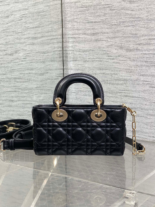 DIOR 25S MICRO LADY D-JOY 19 З ЧОРНОЇ ТЕЛЯЧОЇ ШКІРИ З ЗОЛОТОЮ ФУРНІТУРОЮ