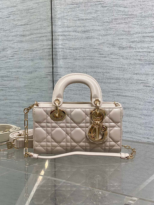 DIOR 25S MICRO LADY D-JOY 19 З ТЕЛЯЧОЇ ШКІРИ БЕЖЕВОГО КОЛЬОРУ ІЗ ЗОЛОТОЮ ФУРНІТУРОЮ