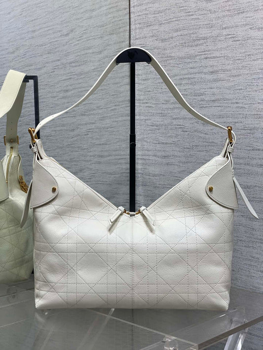 СУМКА DIOR 25S VOYAGE 34, КОЛІР СЛОНОВОЇ КІСТКИ, ЗЕРНИСТА ТЕЛЯЧА ШКІРА FLAT MACROCANNAGE