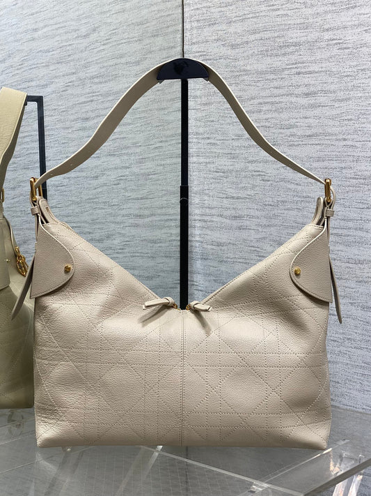 Сумка DIOR 25S VOYAGE 34, колір пудровий беж, з великої зернистої телячої шкіри з макроканажем