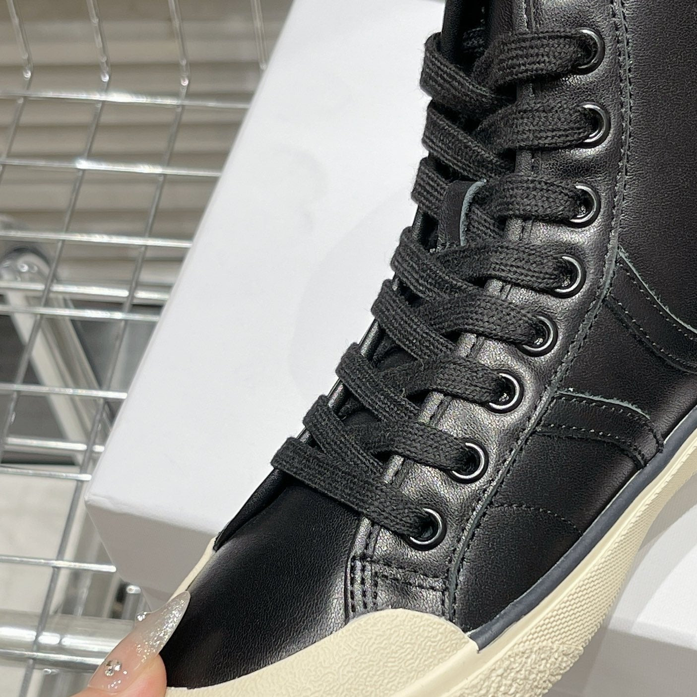 MID LOW LACE-UP ALAN SNEAKERS WITH TRIOMPHE PATCH IN CALFSKIN BLACK - 35
