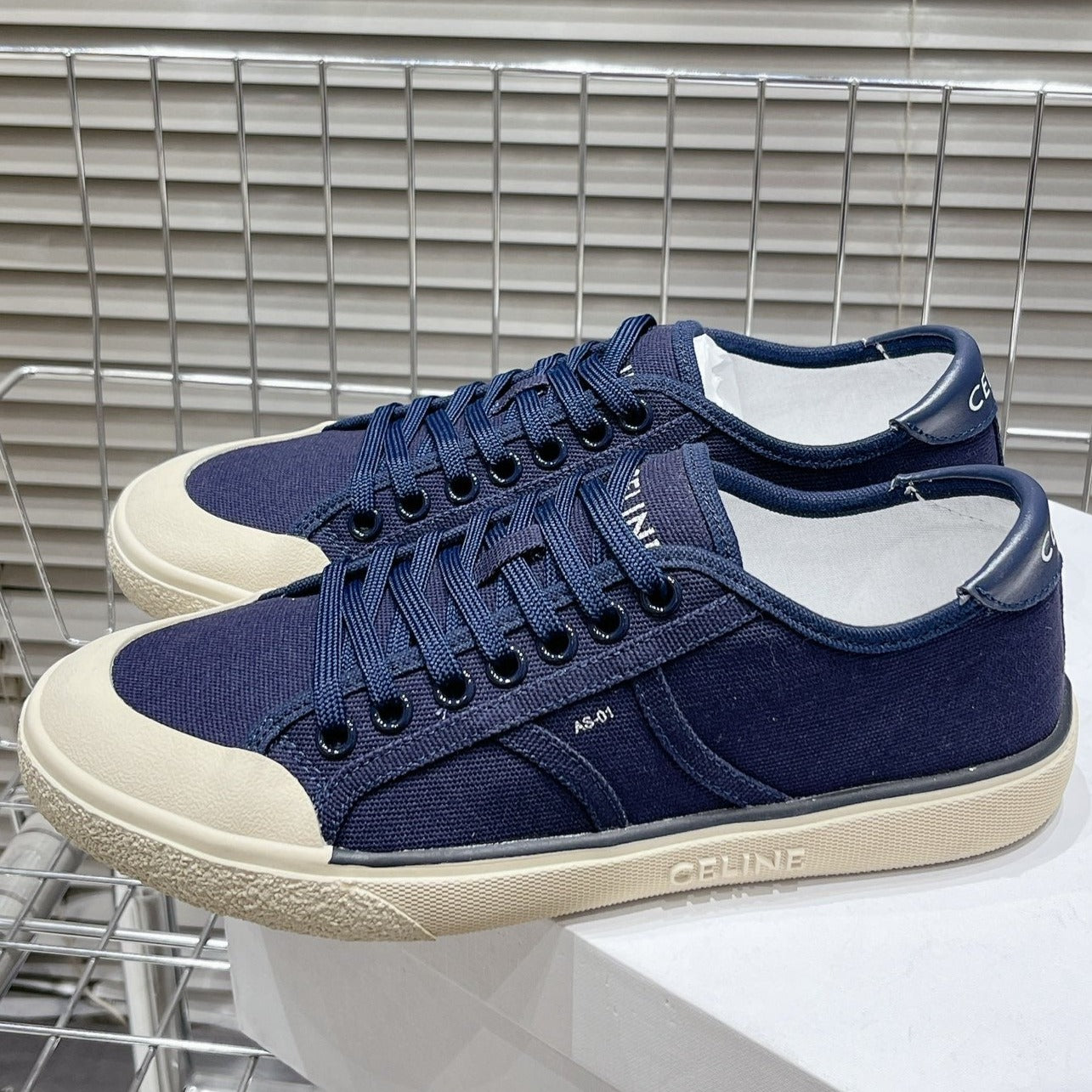 JANE SNEAKERS LOW LACE-UP WITH TRIOMPHE PATCH IN CANVAS AND CALFSKIN NAVY - 35