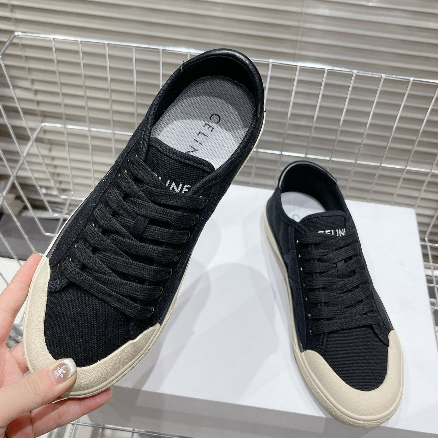 JANE SNEAKERS LOW LACE-UP WITH TRIOMPHE PATCH IN CANVAS AND CALFSKIN BLACK - 35