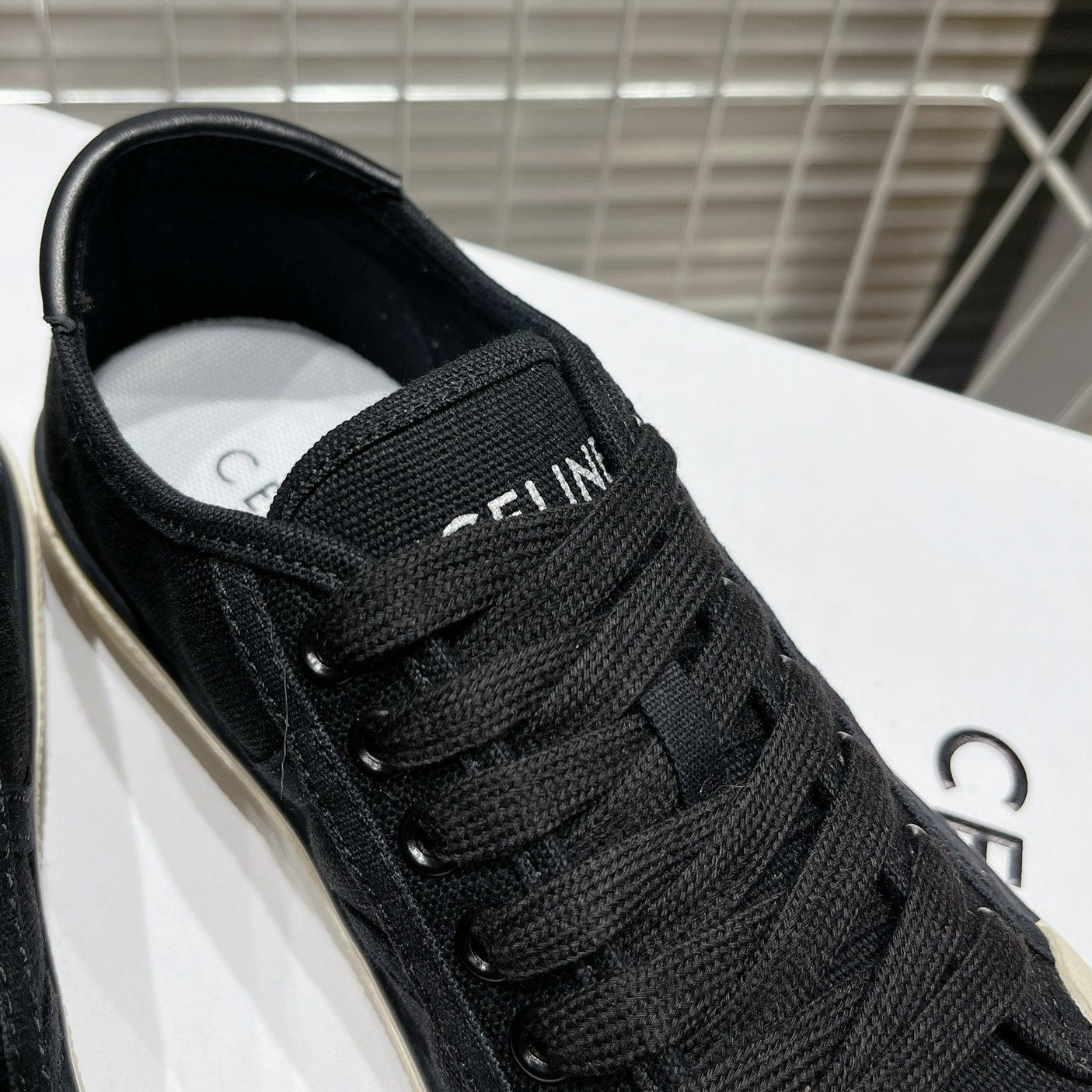 JANE SNEAKERS LOW LACE-UP WITH TRIOMPHE PATCH IN CANVAS AND CALFSKIN BLACK - 35