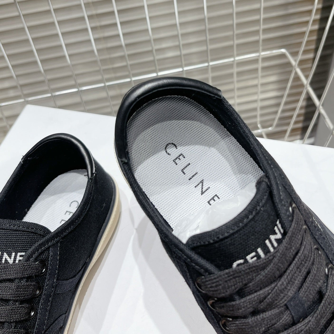 JANE SNEAKERS LOW LACE-UP WITH TRIOMPHE PATCH IN CANVAS AND CALFSKIN BLACK - 35