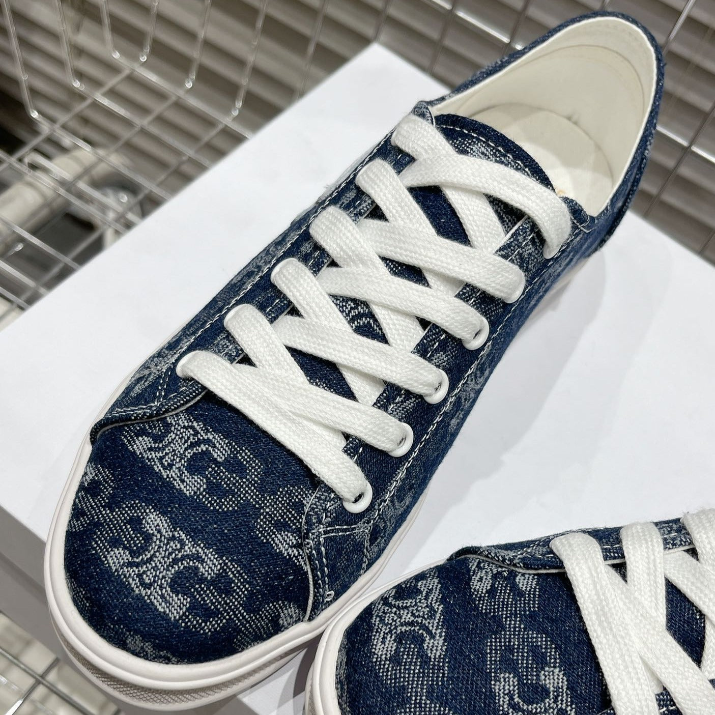 JANE SNEAKERS LOW LACE-UP WITH TRIOMPHE PATCH IN CANVAS AND CALFSKIN DETAIL NAVY/ WHITE LOGO - 35