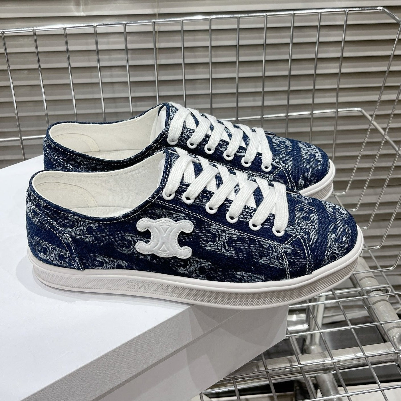 JANE SNEAKERS LOW LACE-UP WITH TRIOMPHE PATCH IN CANVAS AND CALFSKIN DETAIL NAVY/ WHITE LOGO - 35
