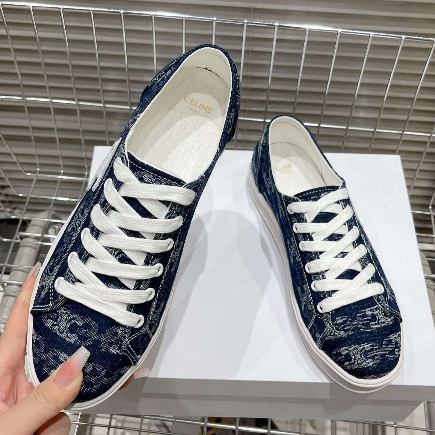 JANE SNEAKERS LOW LACE-UP WITH TRIOMPHE PATCH IN CANVAS AND CALFSKIN DETAIL NAVY/ WHITE LOGO - 35