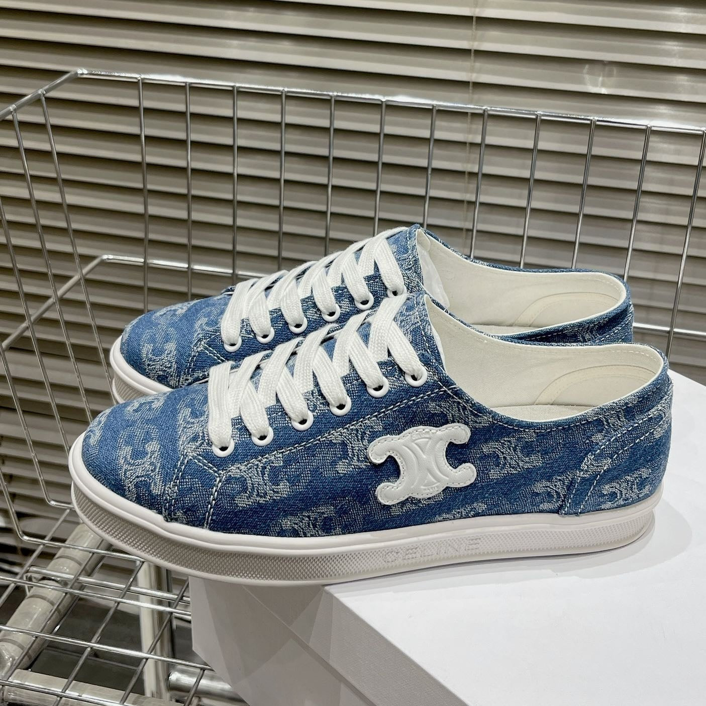 JANE SNEAKERS LOW LACE-UP WITH TRIOMPHE PATCH IN CANVAS AND CALFSKIN DETAIL DENIM/ WHITE LOGO - 35