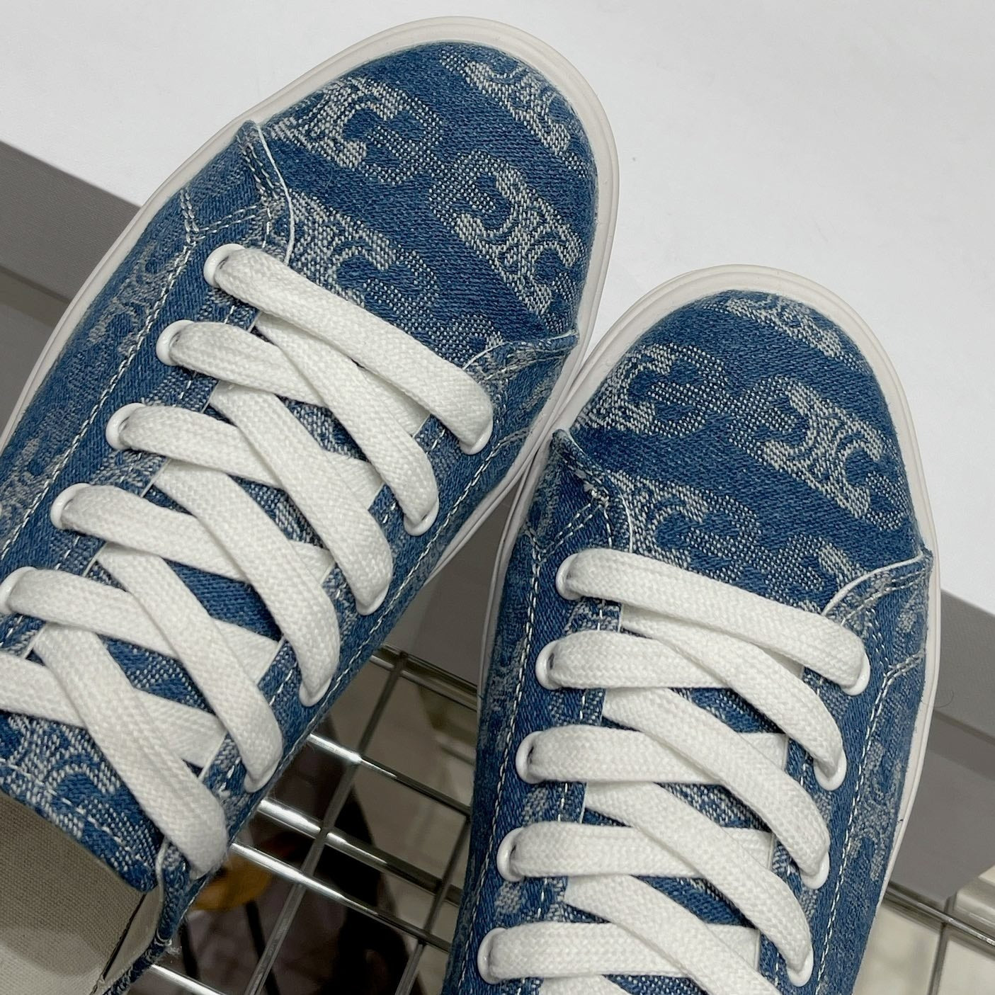 JANE SNEAKERS LOW LACE-UP WITH TRIOMPHE PATCH IN CANVAS AND CALFSKIN DETAIL DENIM/ WHITE LOGO - 35