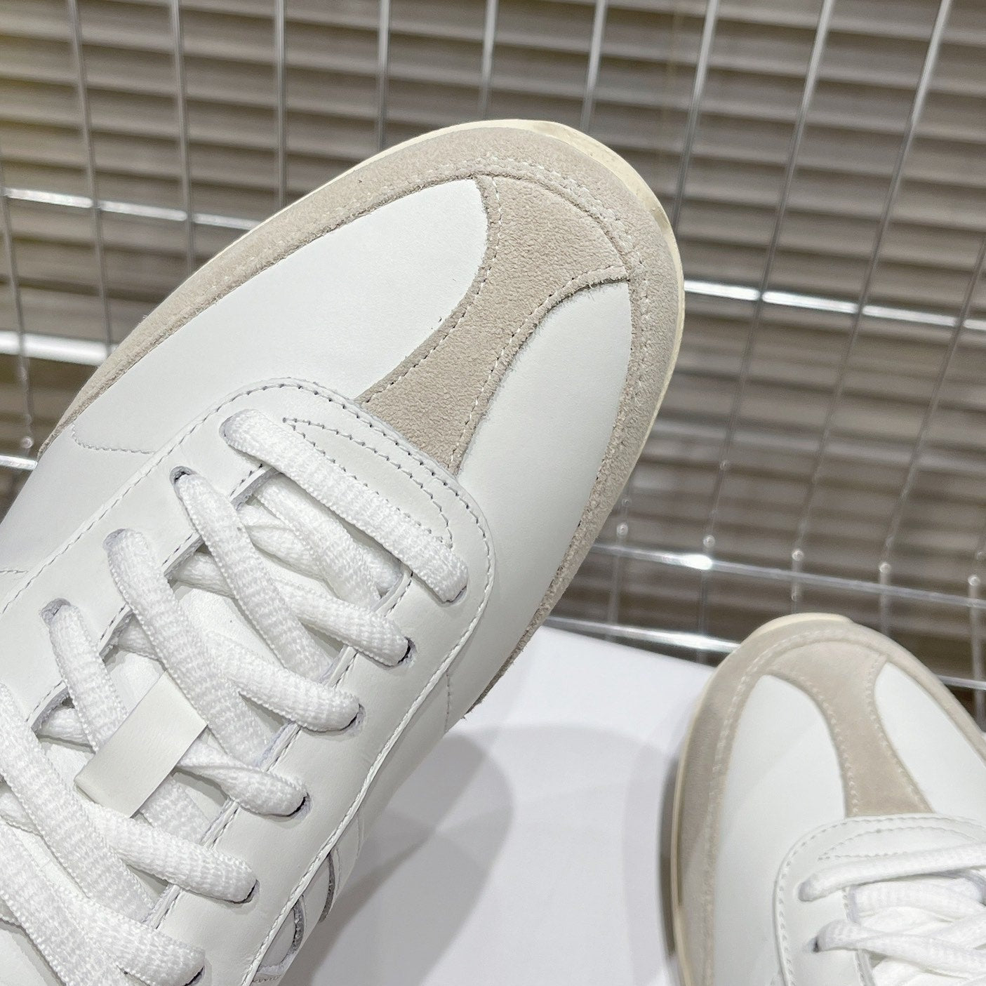 LOW LACE-UP SNEAKER IN CALFSKIN OPTIC WHITE GRAY - 35