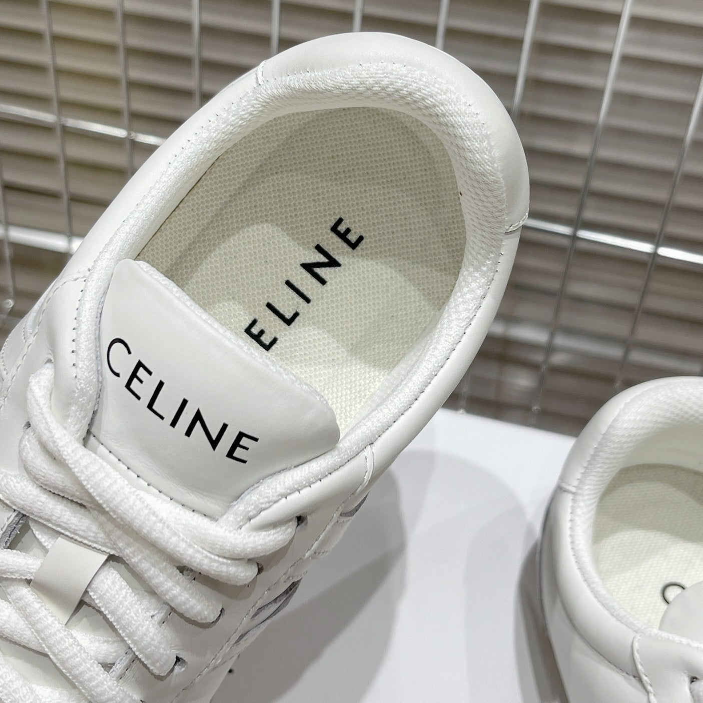 LOW LACE-UP SNEAKER IN CALFSKIN OPTIC WHITE - 35