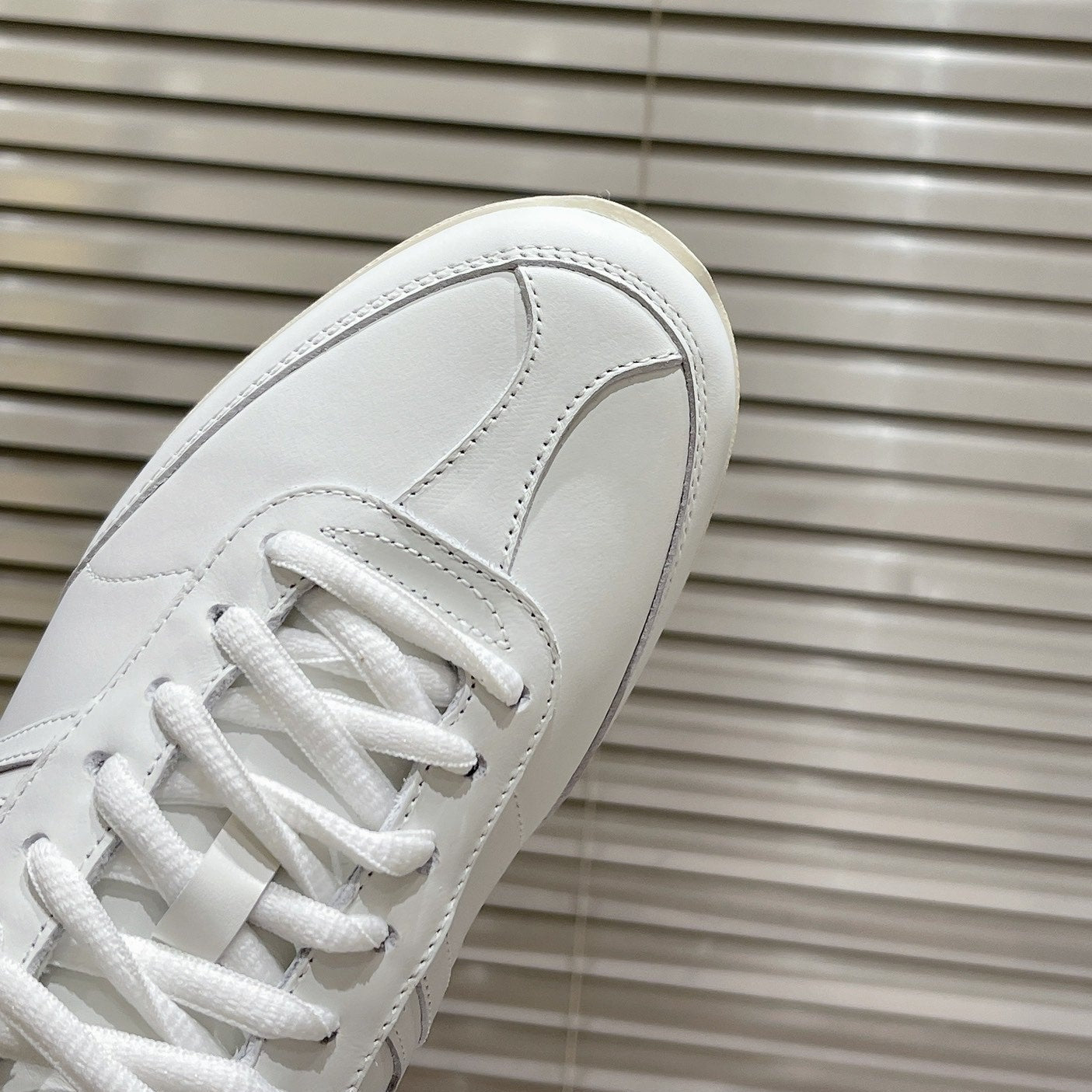 LOW LACE-UP SNEAKER IN CALFSKIN OPTIC WHITE - 35