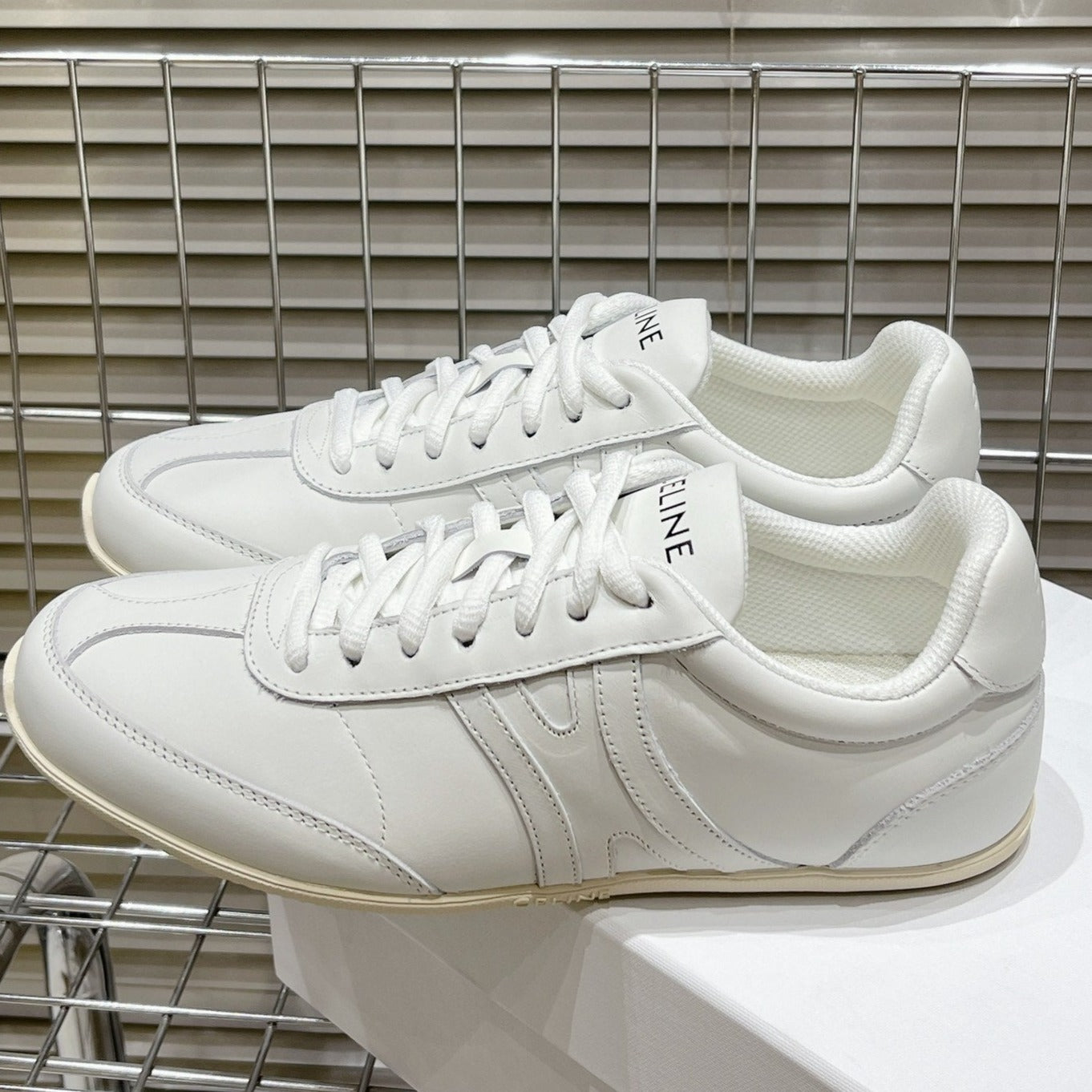 LOW LACE-UP SNEAKER IN CALFSKIN OPTIC WHITE - 35