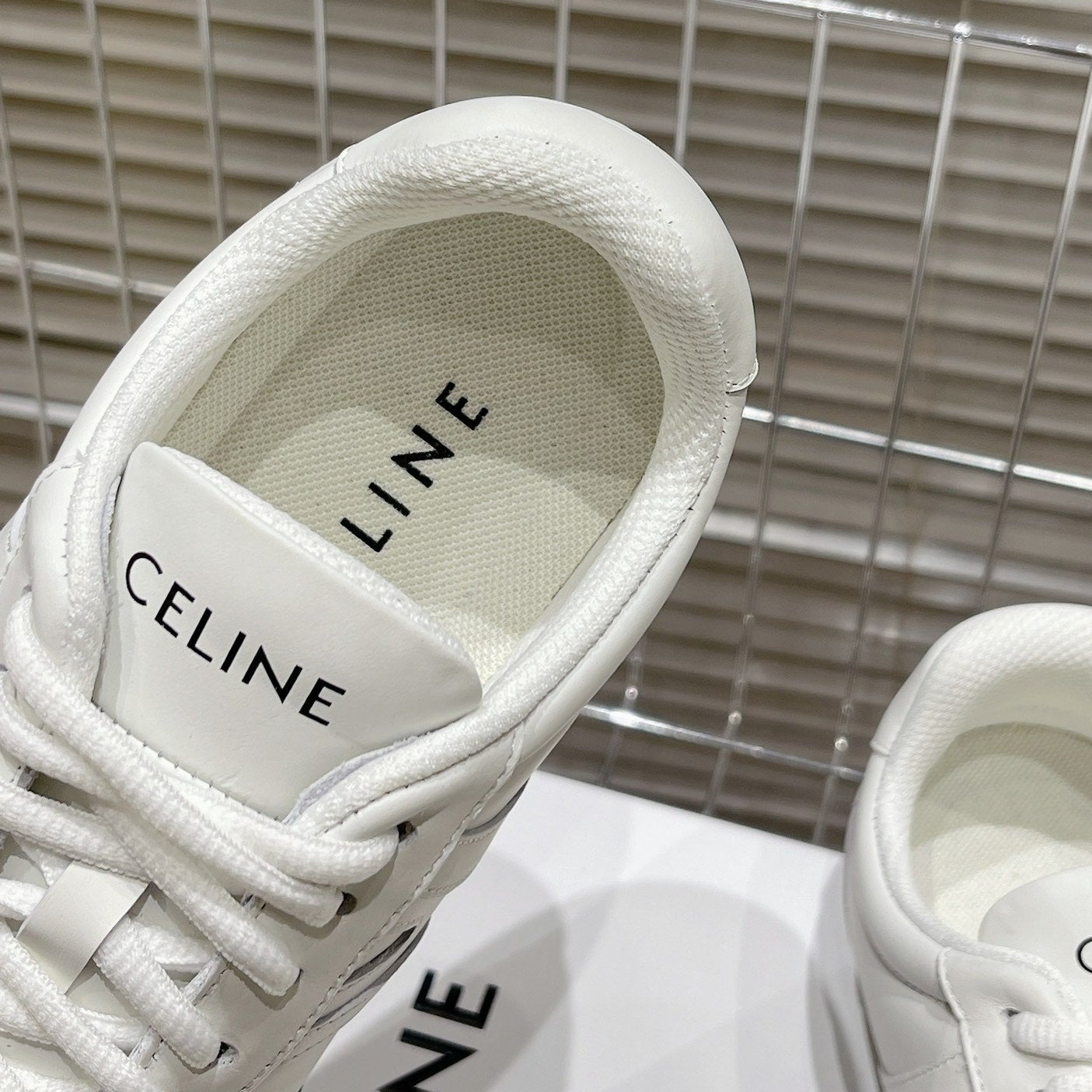LOW LACE-UP SNEAKER IN CALFSKIN OPTIC WHITE GREEN - 35