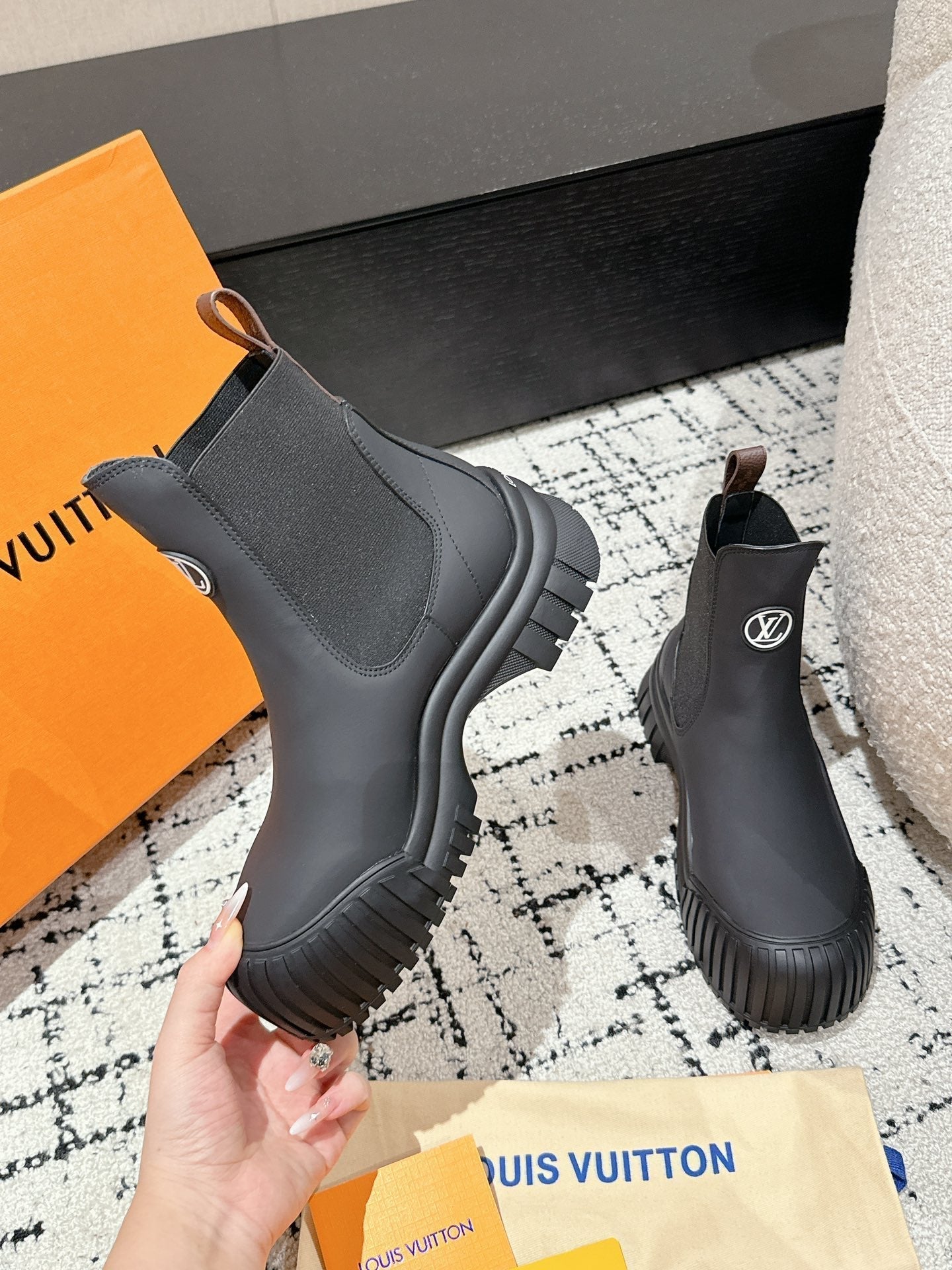 RUBY BOOTS IN BLACK CALFSKIN - 35