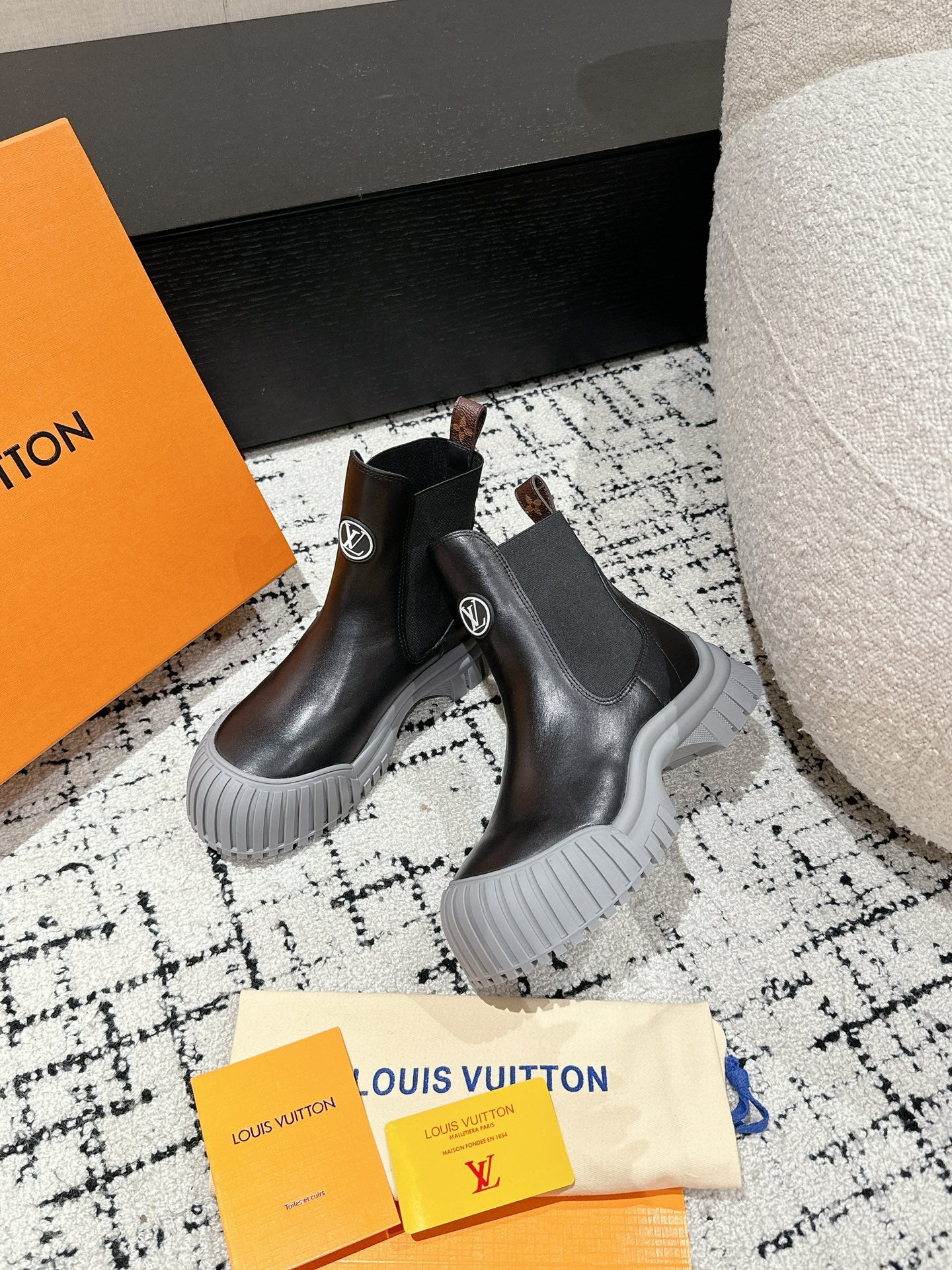 RUBY BOOTS IN BLACK AND CLOUD GRAY CALFSKIN - 35