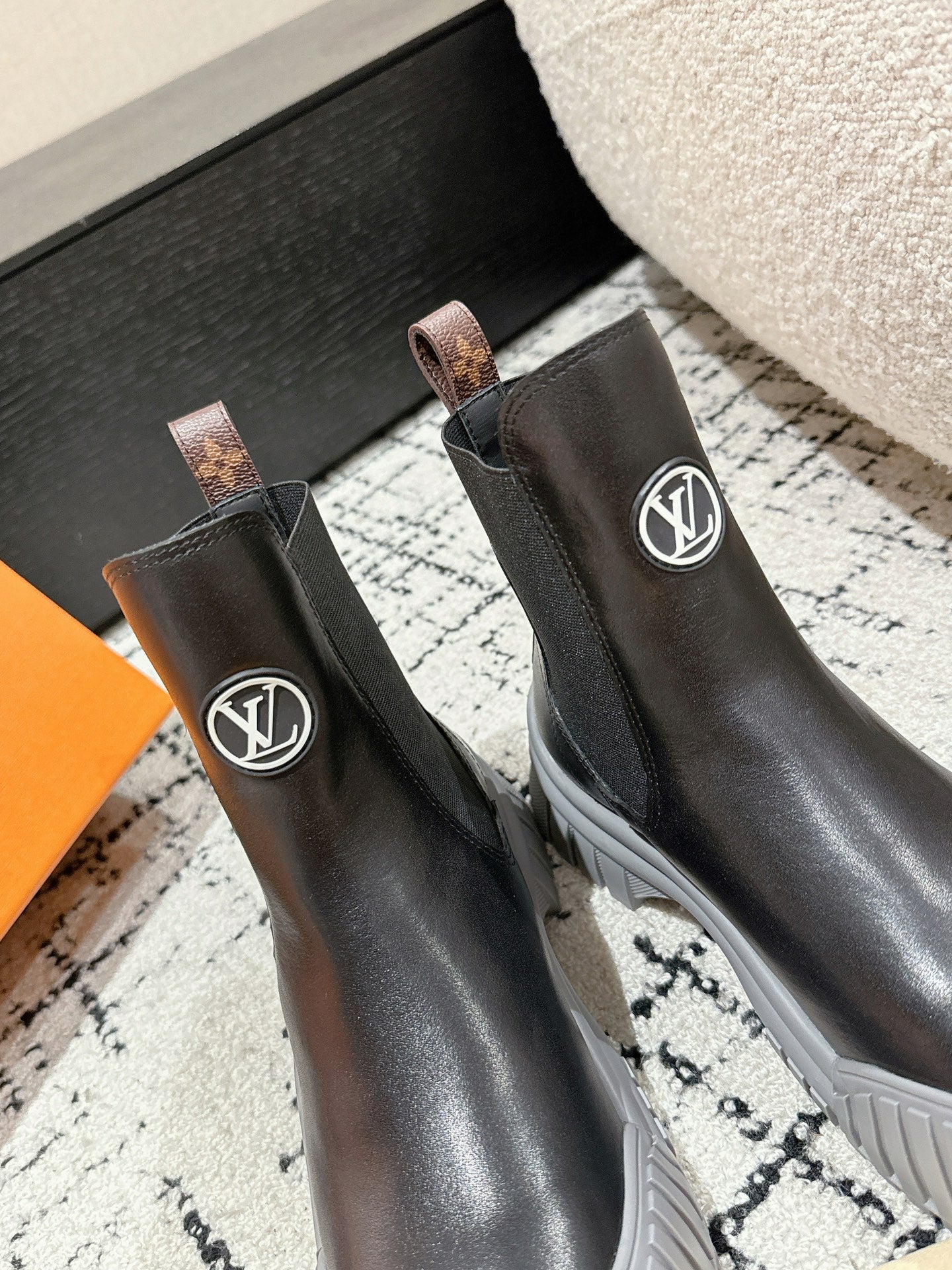 RUBY BOOTS IN BLACK AND CLOUD GRAY CALFSKIN - 35
