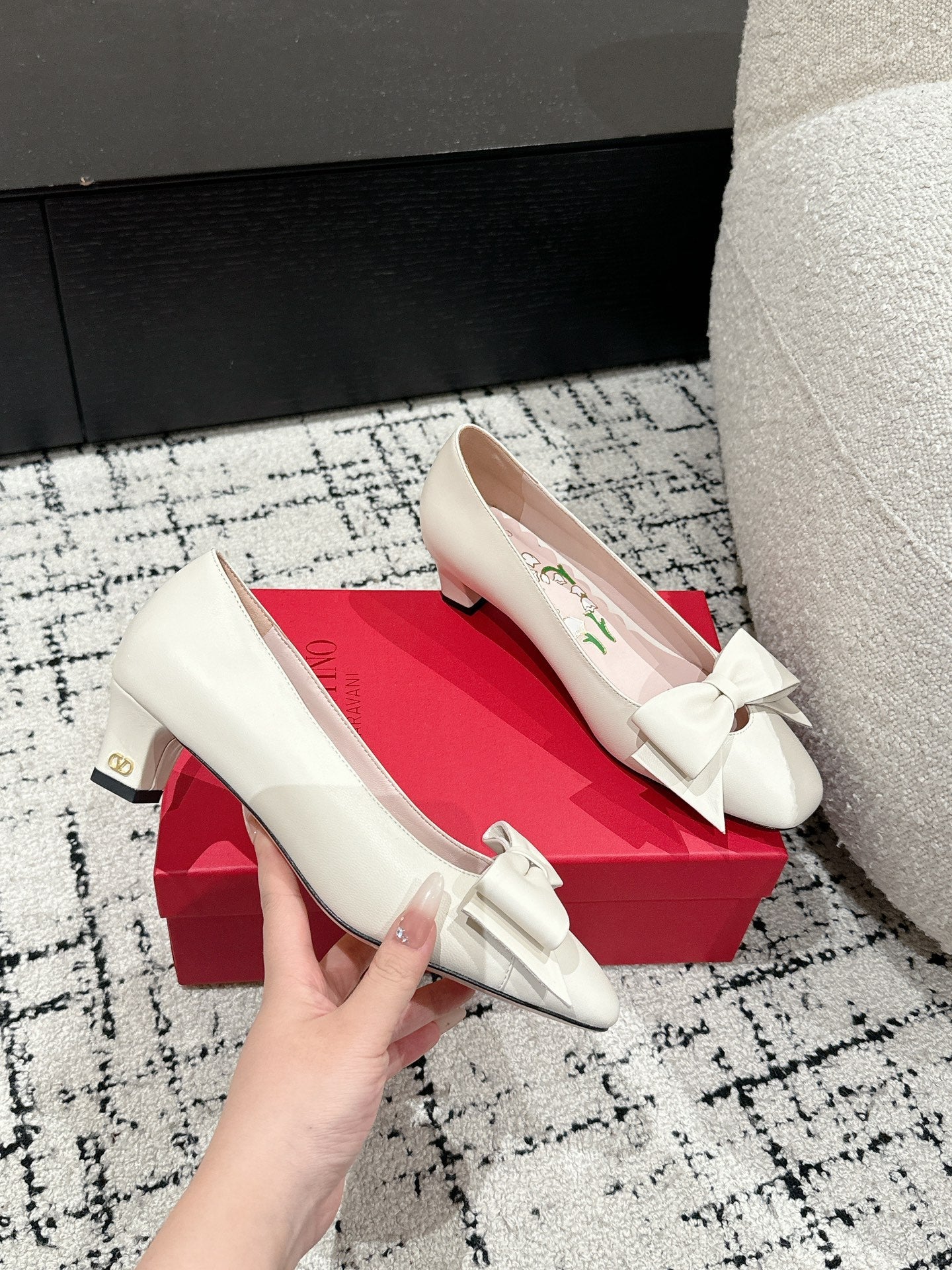 VLTN HIGH HEEL 25S 40 MM IN CREAM WHITE CALFSKIN WITH BOW - 35
