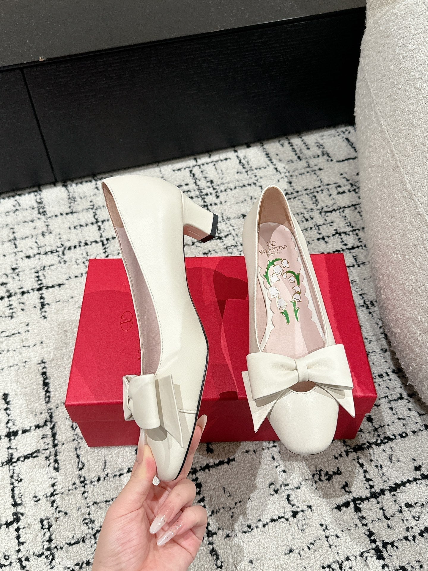 VLTN HIGH HEEL 25S 40 MM IN CREAM WHITE CALFSKIN WITH BOW - 35