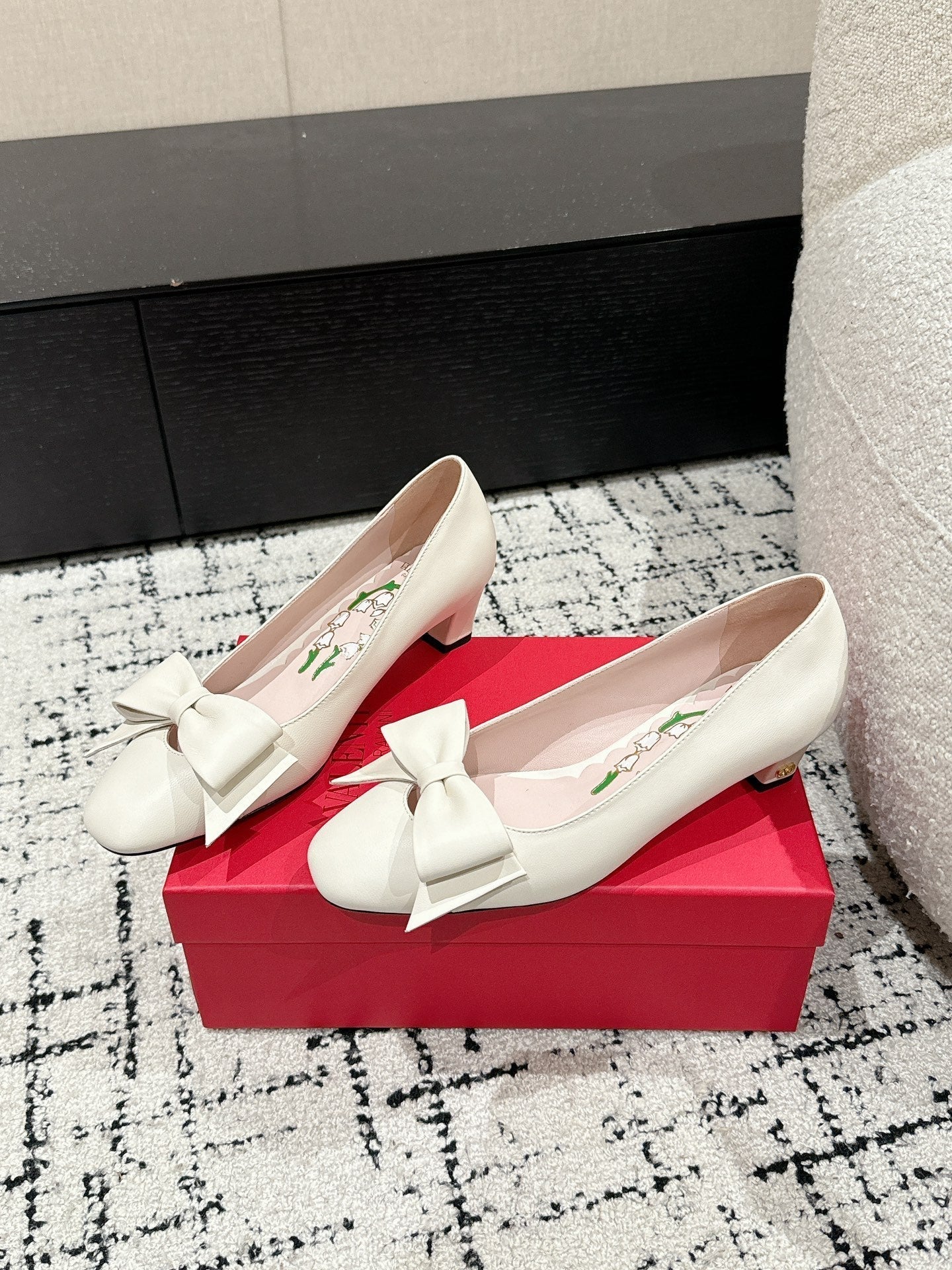 VLTN HIGH HEEL 25S 40 MM IN CREAM WHITE CALFSKIN WITH BOW - 35