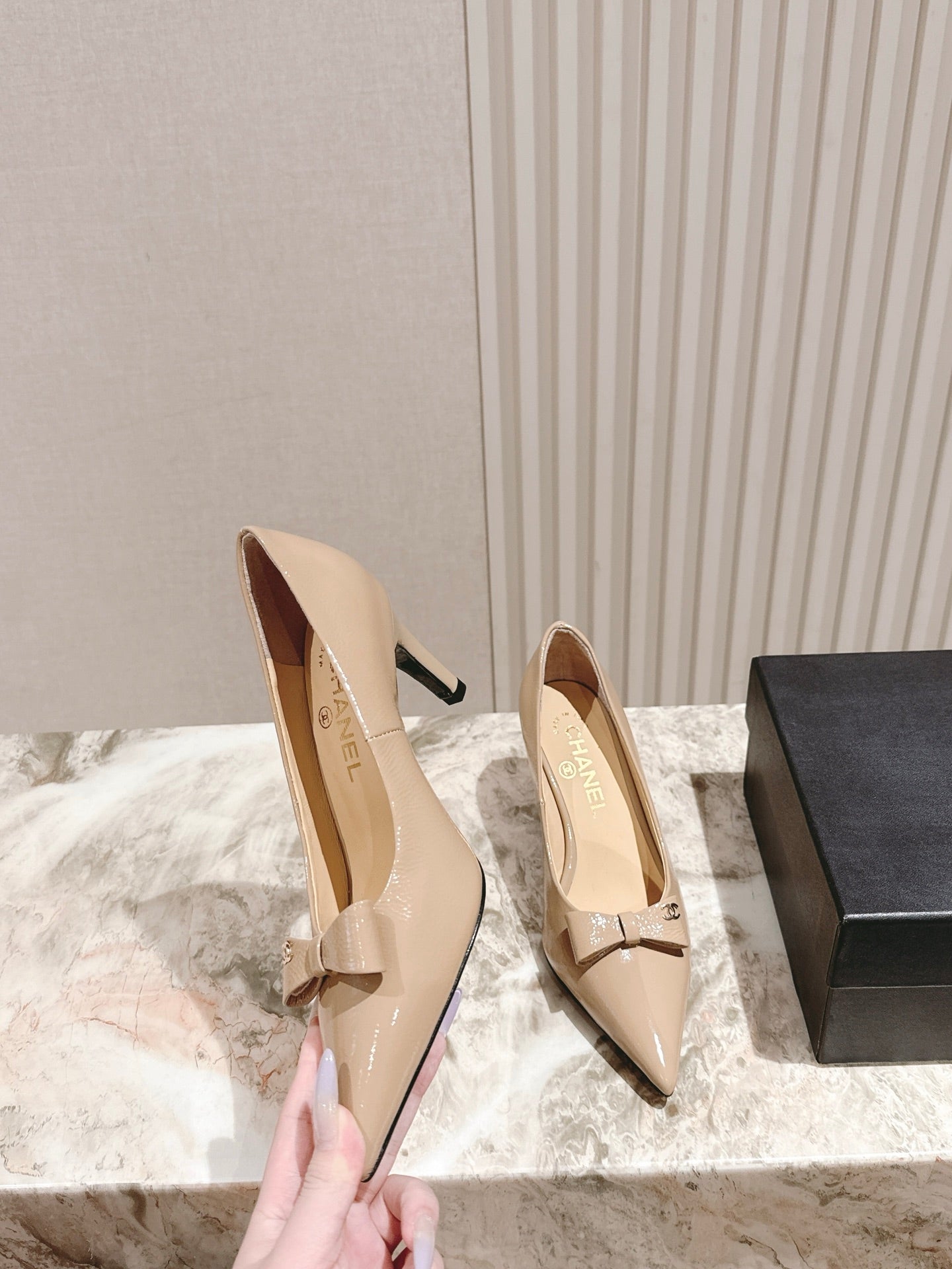 CC HIGH HEEL PUMPS 25S IN BEIGE LAMBSKIN WITH BOW ATTACHED - 35