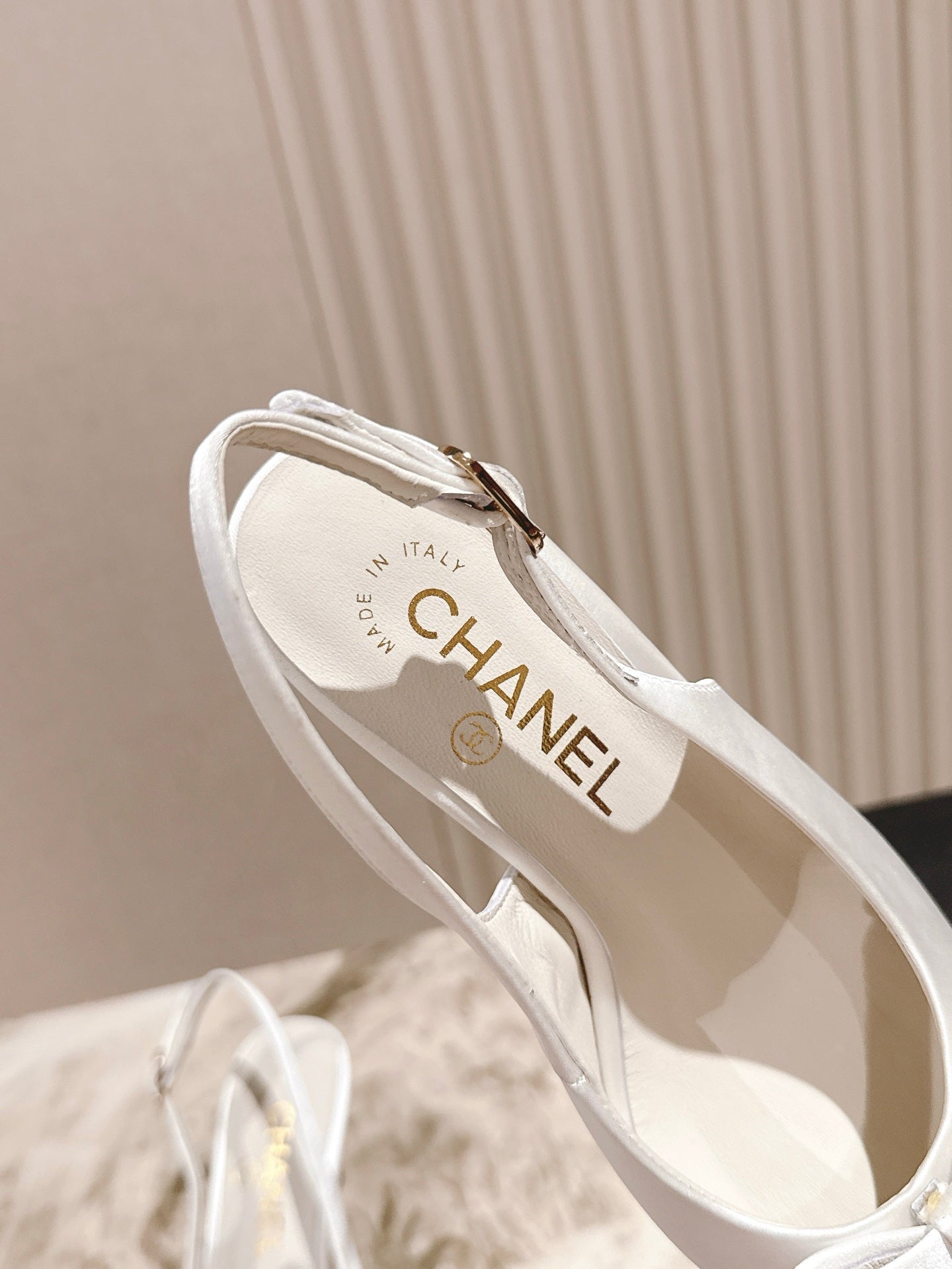 CC HIGH SLINGBACK IN WHITE SATIN WITH BOW ATTACHED - 35