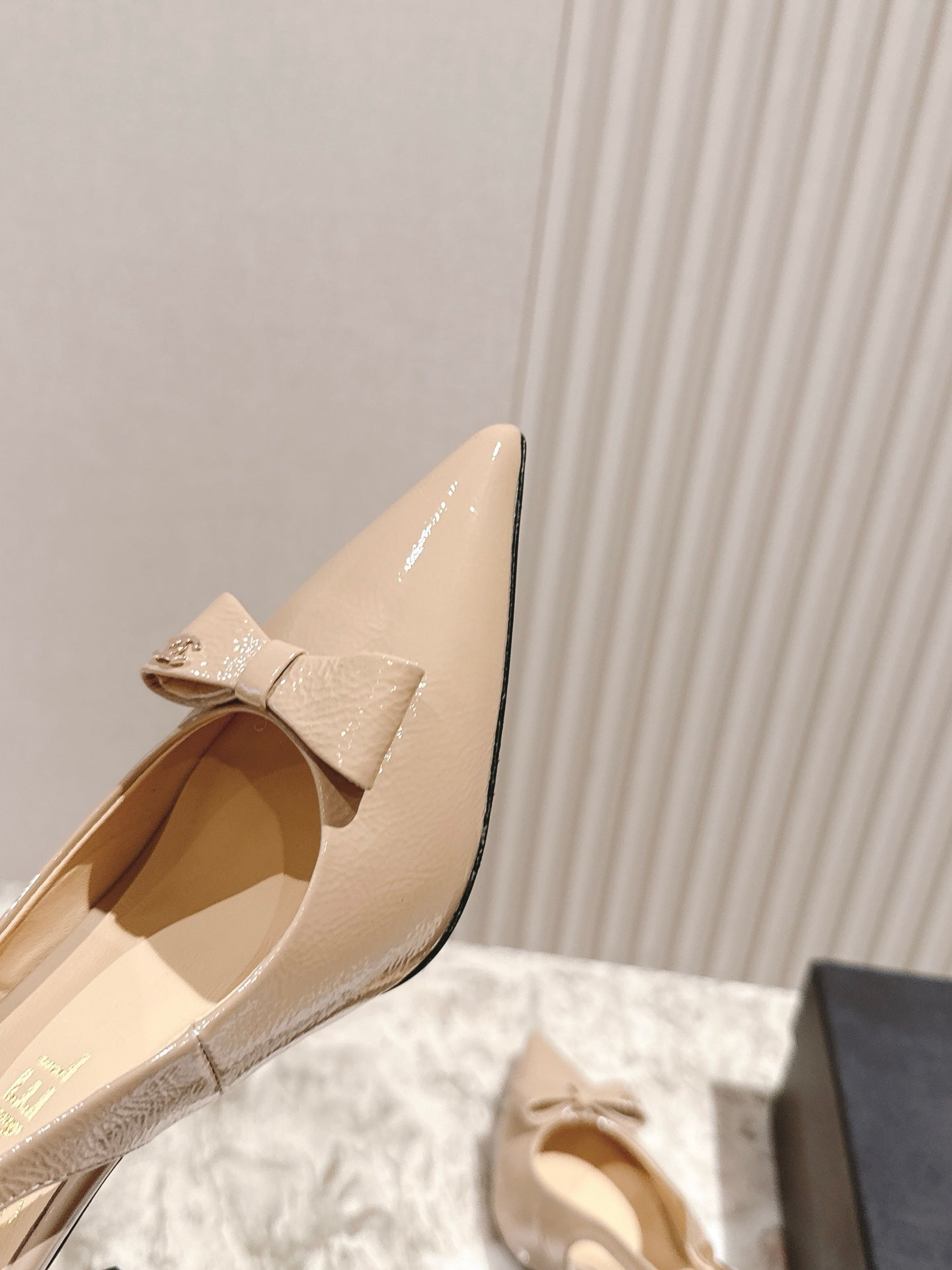 CC HIGH SLINGBACK IN BEIGE LAMBSKIN WITH BOW ATTACHED - 35