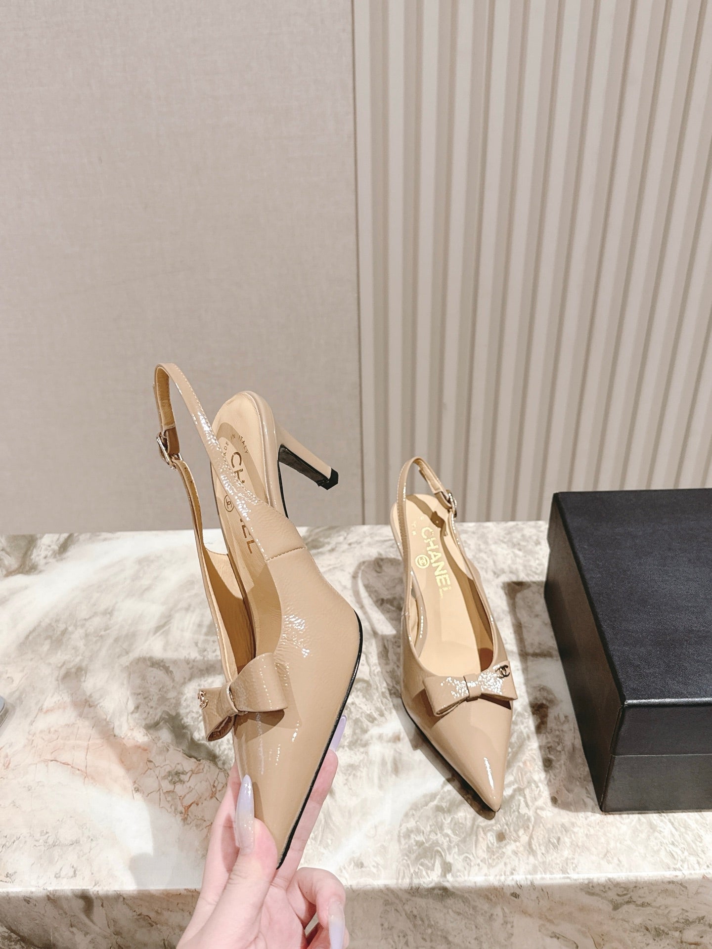 CC HIGH SLINGBACK IN BEIGE LAMBSKIN WITH BOW ATTACHED - 35