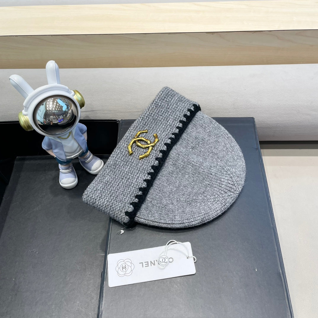 BEANIE HAT IN COAL GRAY WOOL 419780