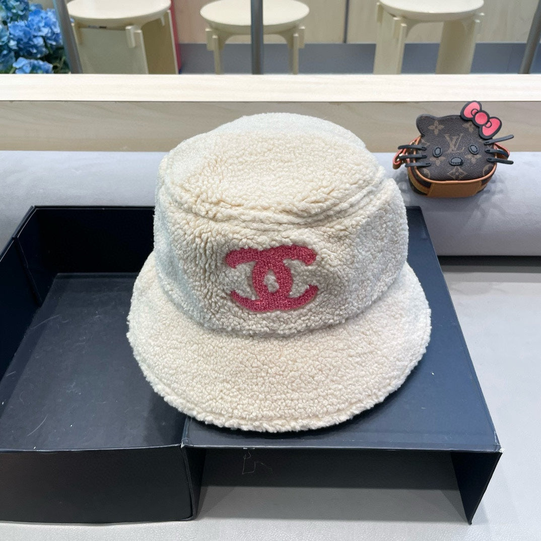 BUCKET HAT IN BEIGE LAMB WOOL 430249
