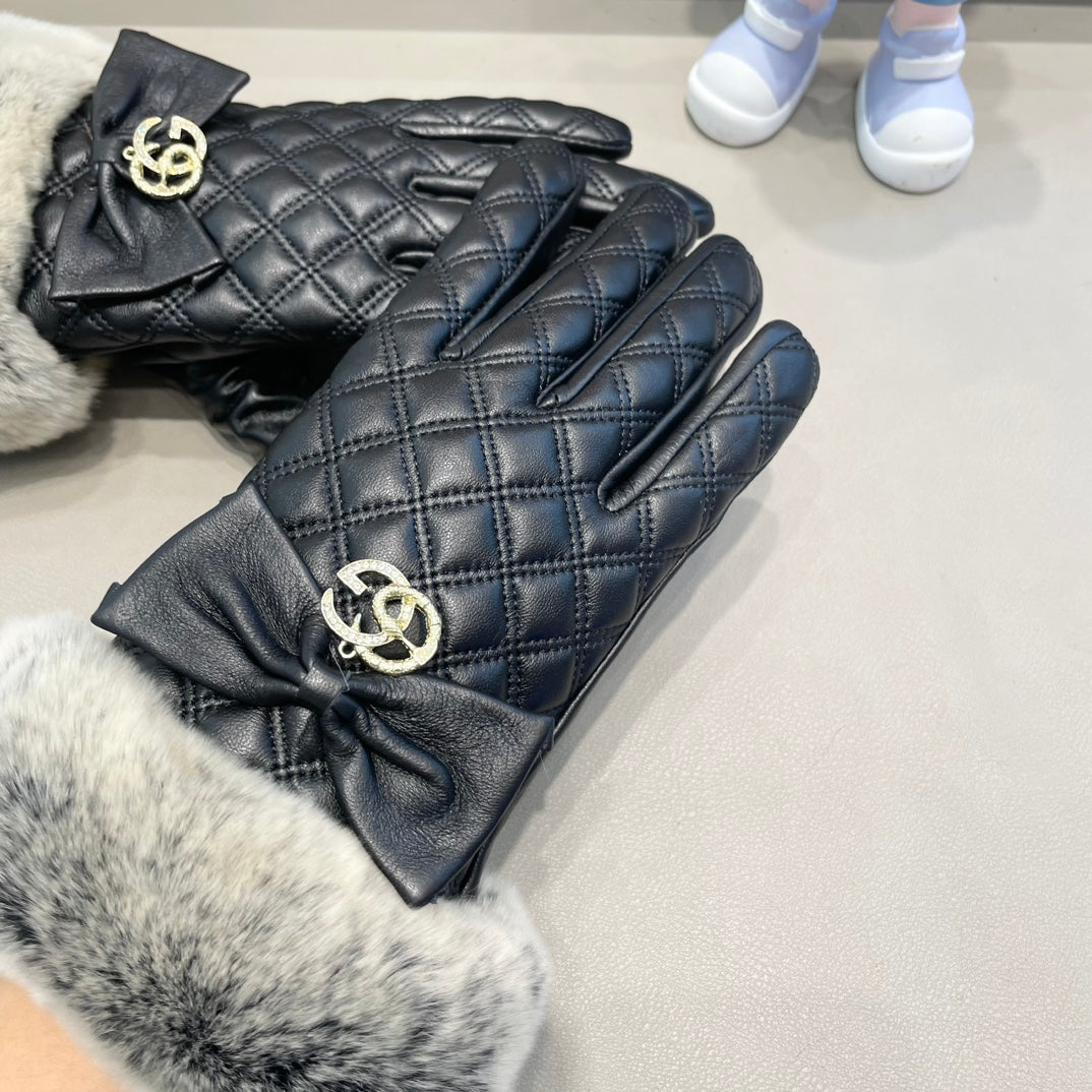 GLOVES WITH BOW IN BLACK LAMBSKIN AND RABBIT FUR 432556 - M