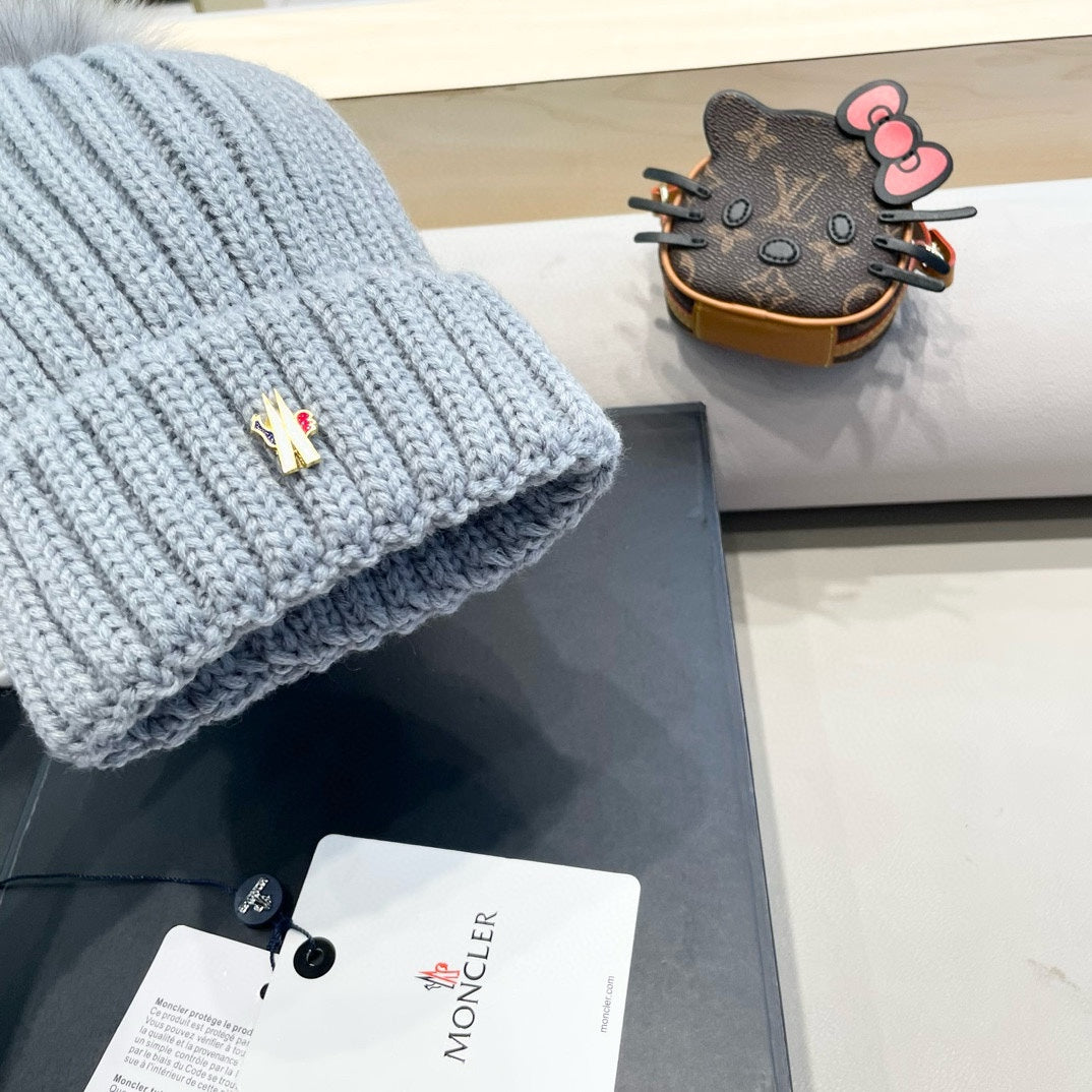 WOOL BEANIE WITH POM POM LIGHT GRAY 435050