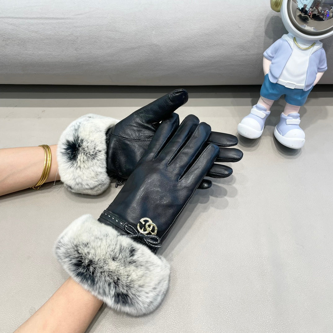 FUR-TRIMMED LAMBSKIN GLOVES BLACK WITH BOW 456265 - M