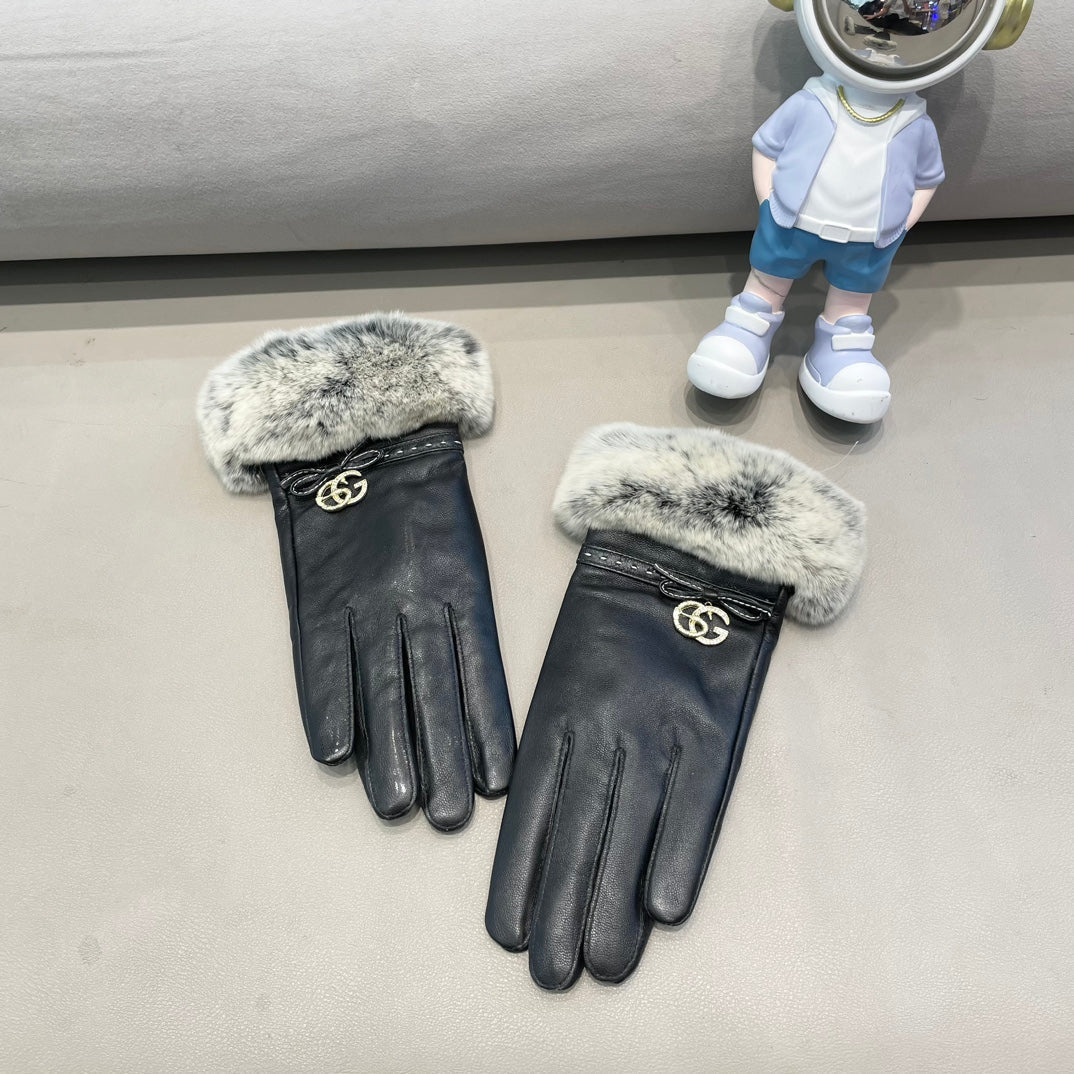 FUR-TRIMMED LAMBSKIN GLOVES BLACK WITH BOW 456265 - M