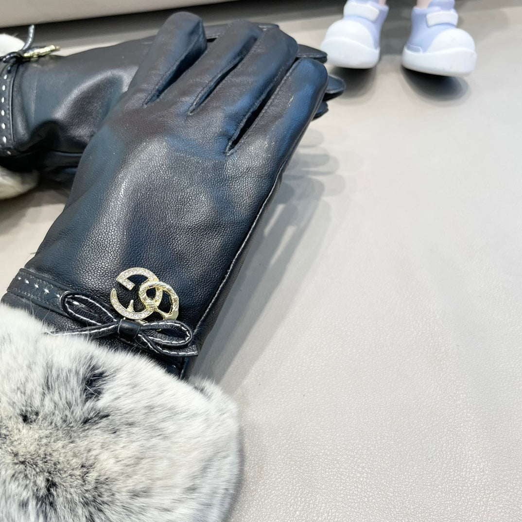 FUR-TRIMMED LAMBSKIN GLOVES BLACK WITH BOW 456265 - M