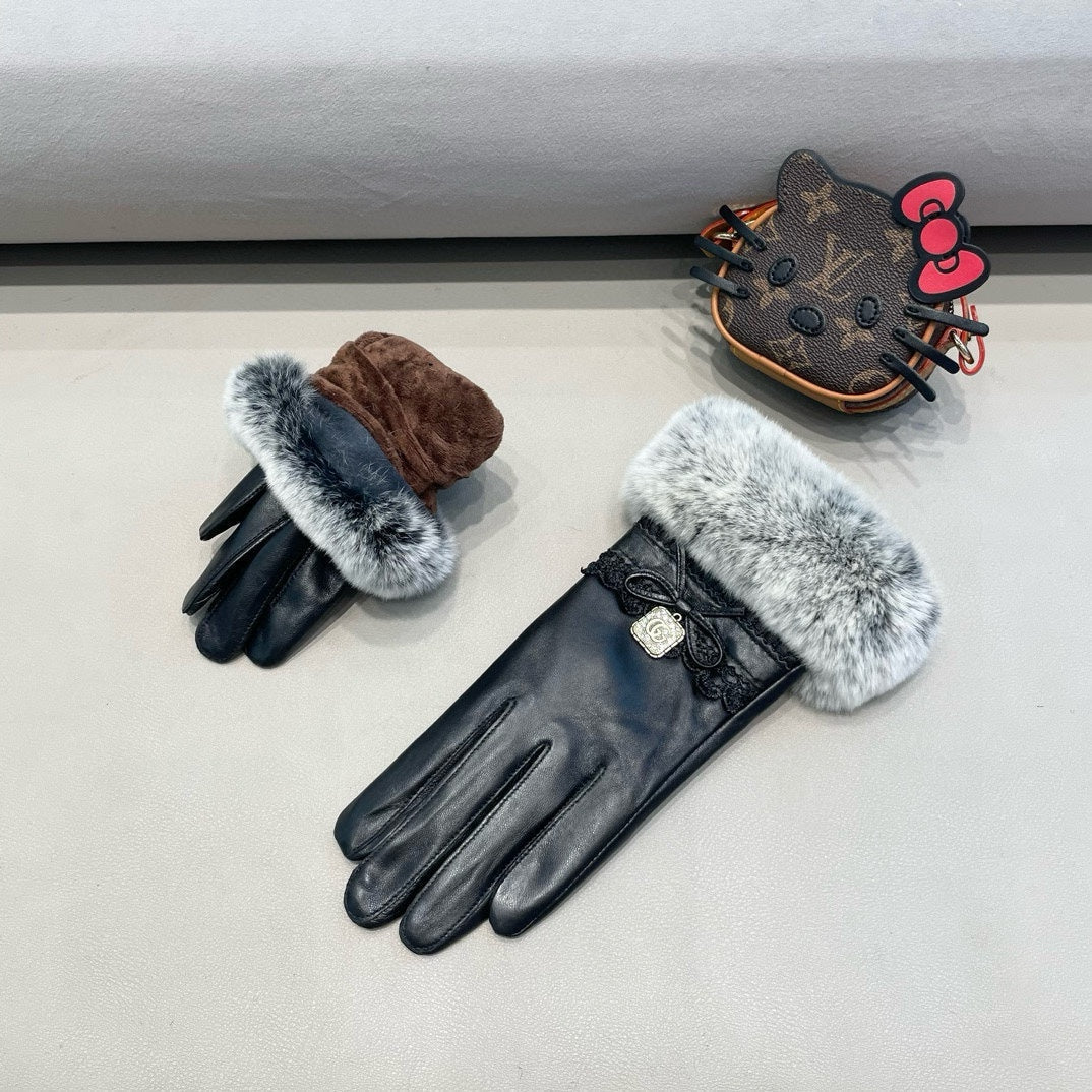 TOUCHSCREEN GLOVES IN BLACK LAMBSKIN AND MINK FUR 460071 - M