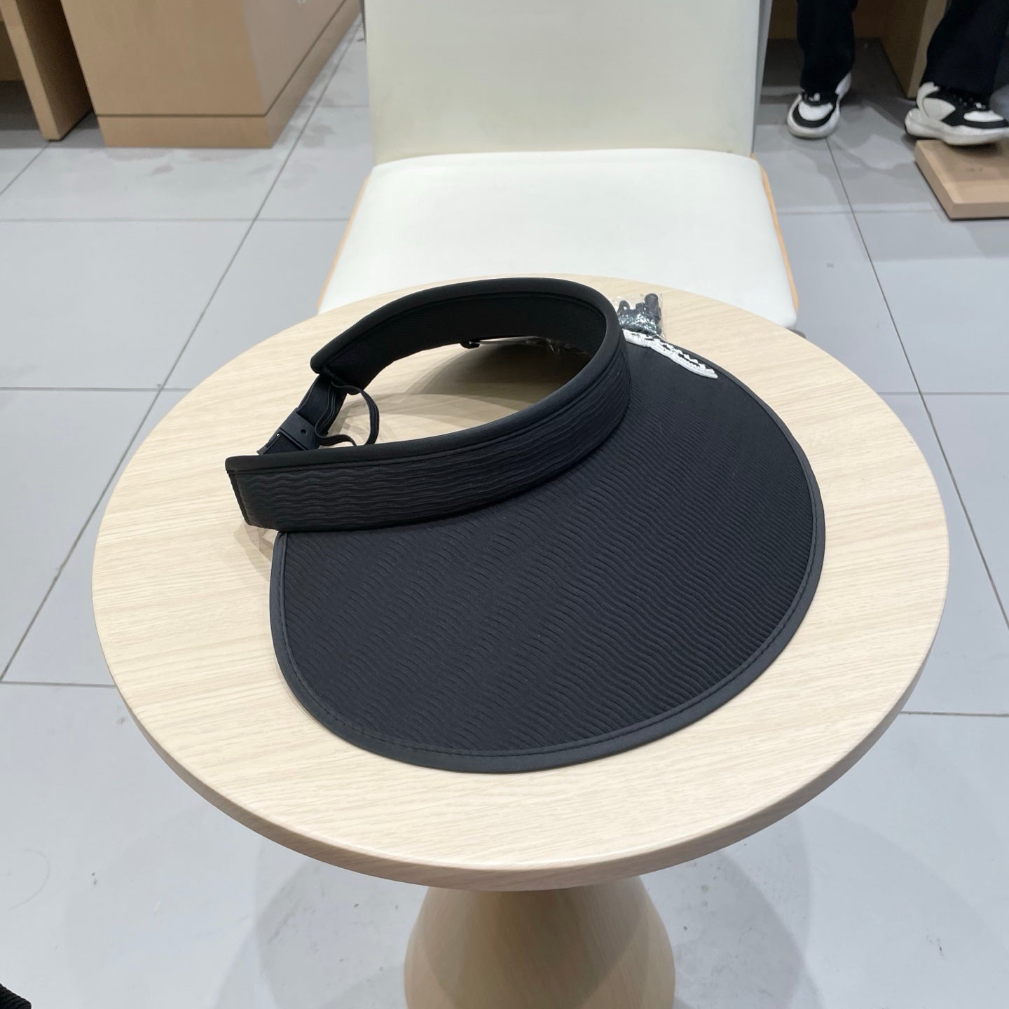 MM FASHION VISOR CAP IN BLACK AND WHITE WITH LOGO TEXT EMBROIDERY - Black