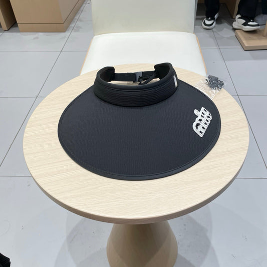 MM FASHION VISOR CAP IN BLACK AND WHITE WITH LOGO TEXT EMBROIDERY - Black