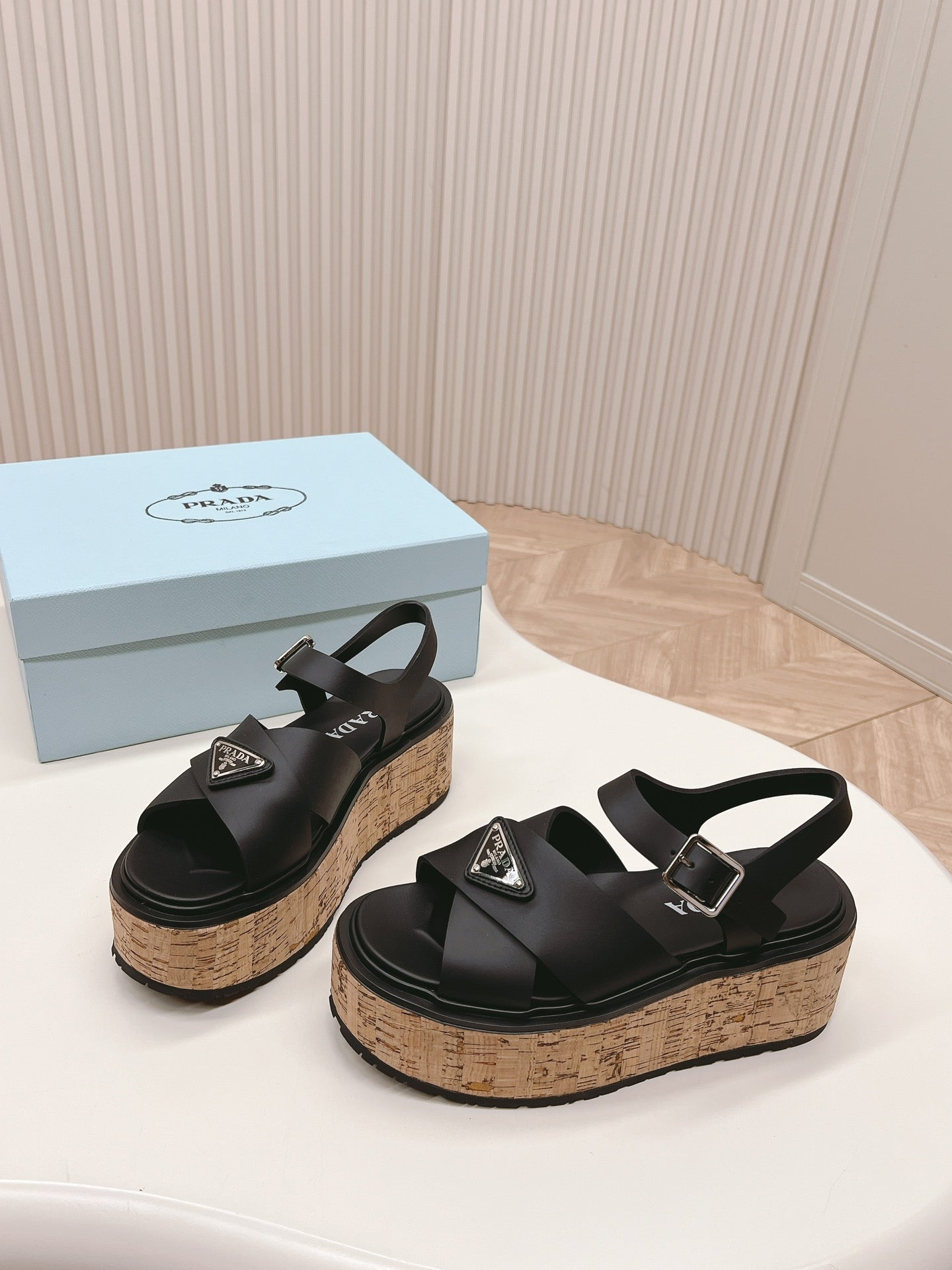 PRA WEDGE PLATFORM SANDALS BLACK CALFSKIN - 35
