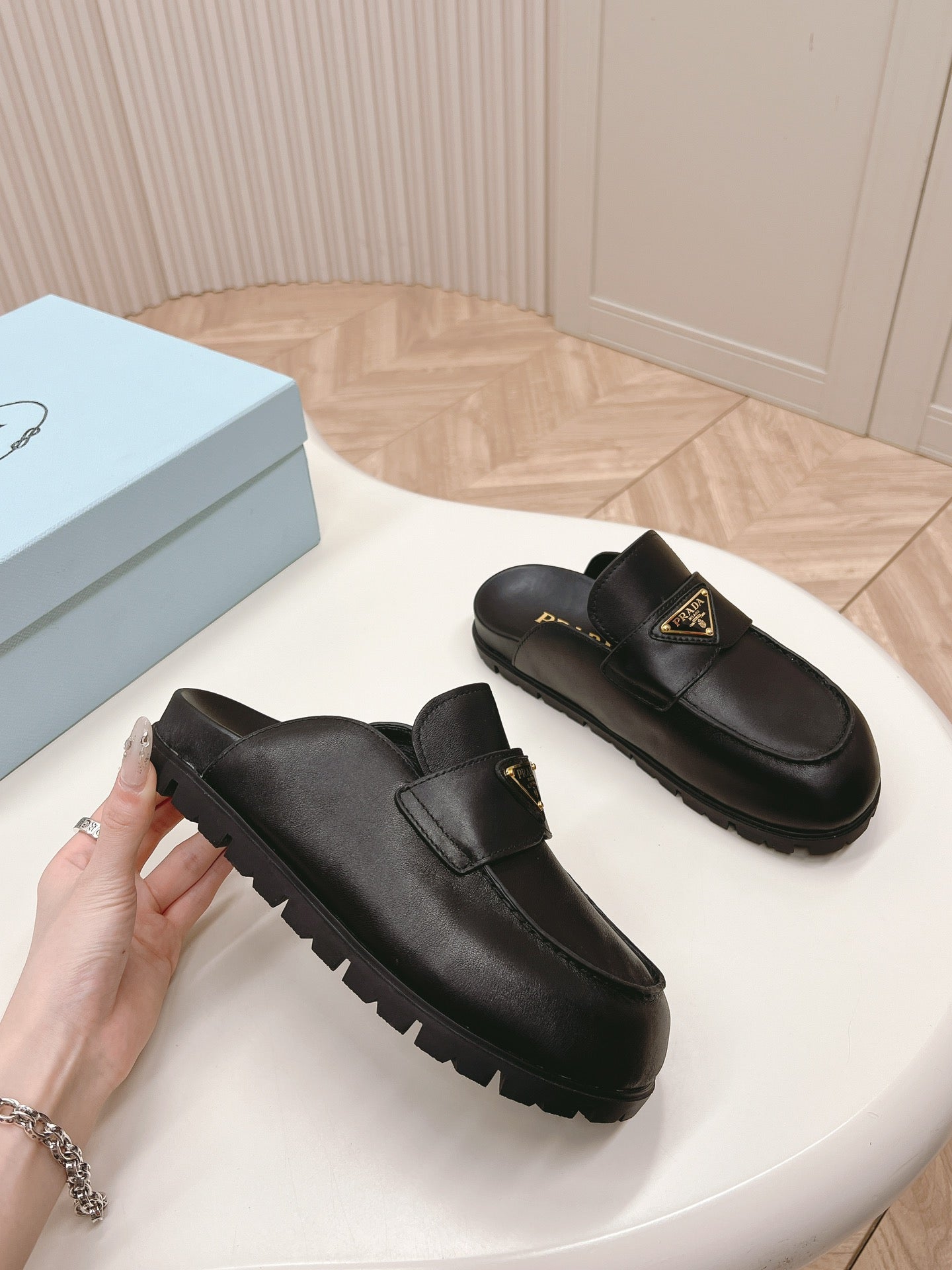 PRA SABOTS MULES BLACK CALFSKIN - 35