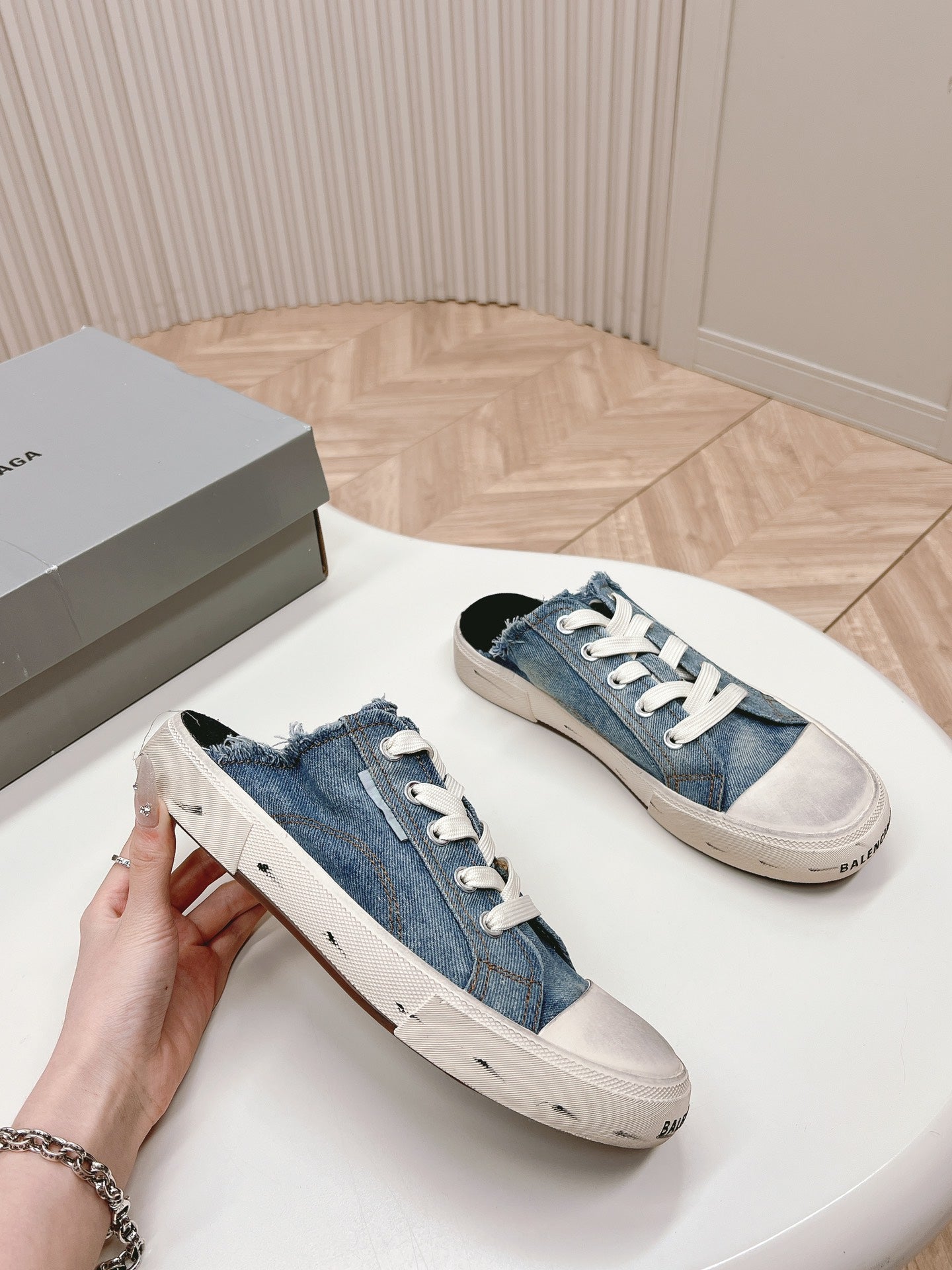 PARIS MULES IN BLUE DESTROYED DENIM AND RUBBER - 35